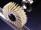 Disco SR Radial Bristle: Normalmente quando o SR Cutter é utilizado na remoção de camadas grossas de selantes, recomenda-se, na seqüência, a utilização do Disco Radial Bristle, para eliminar resíduos e finalizar o processo na parte trabalhada.
